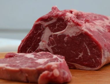 Αυτός είναι ο σωστός τρόπος να ξεπαγώνετε το κρέας χωρίς να βάζετε σε κίνδυνο την υγεία σας